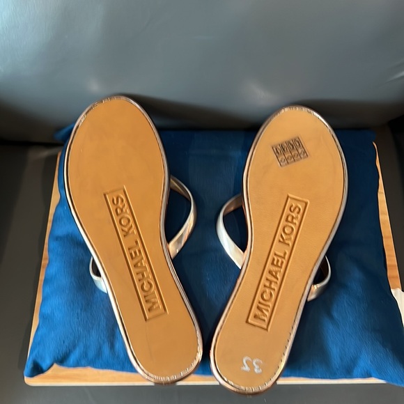 NWT MICHAEL KORS SANDALS - Picture 4 of 4